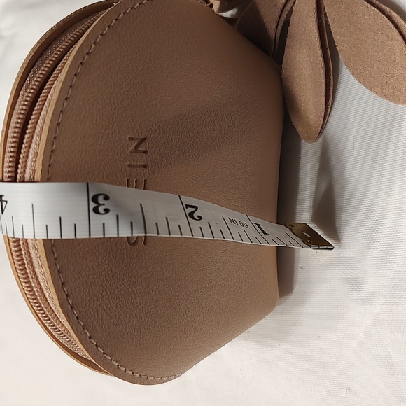 Shein pink coin purse with flower shaped tassel - Picture 6 of 6